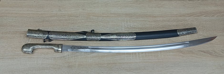 нож